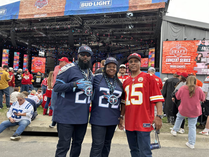 The Dunbars with their uncle, Johnny McClendon, who's a Chiefs fan living in Kansas City. (AllTitans.com photo by Tom Brew)